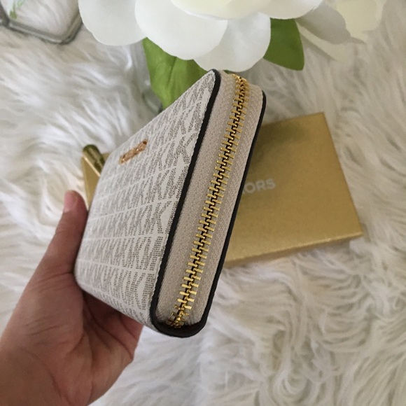 Michael Kors giftables large continental wallet - Picture 7 of 7